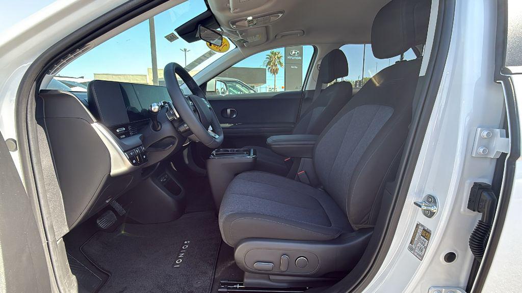 2025 Hyundai IONIQ 5 SE - Photo 11