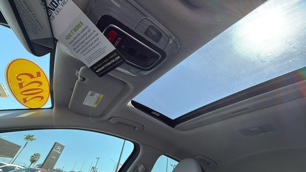 2025 Hyundai Elantra Limited - Photo 12