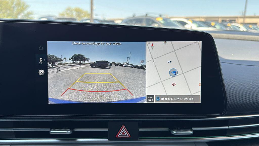 2025 Hyundai Elantra Limited - Photo 22