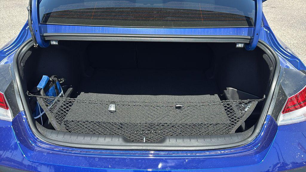 2025 Hyundai Elantra Limited - Photo 25