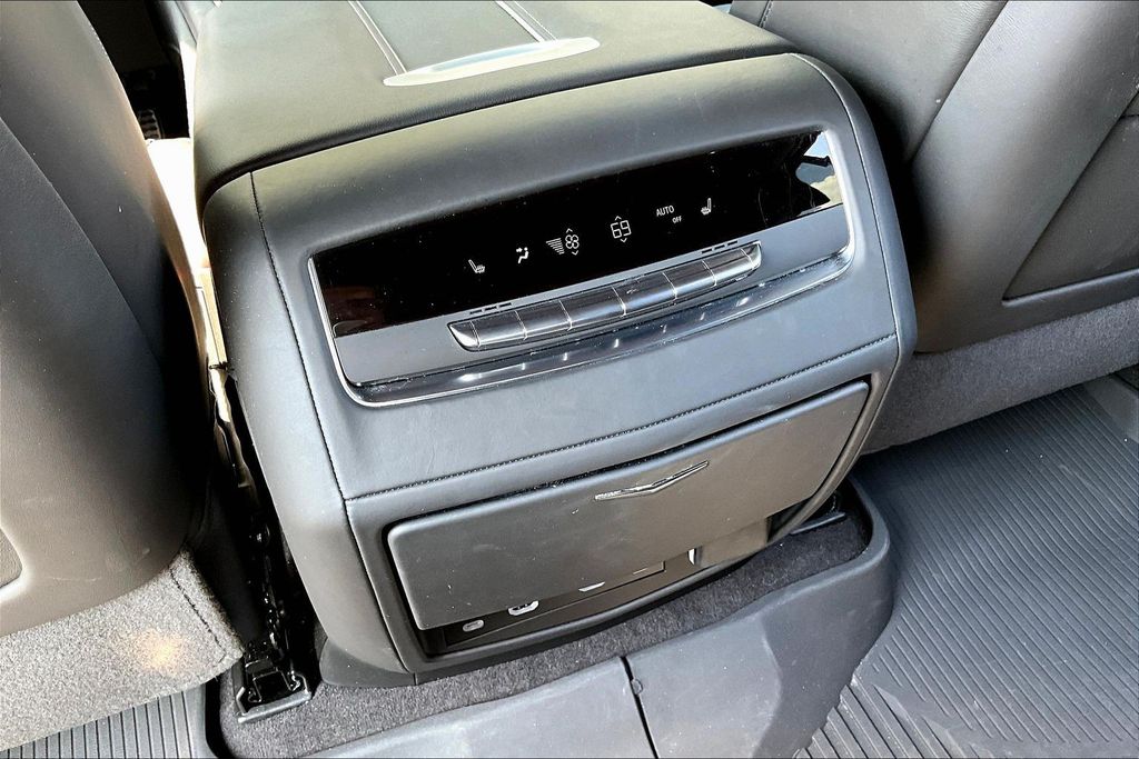 2024 Cadillac Escalade V-Series - Photo 11