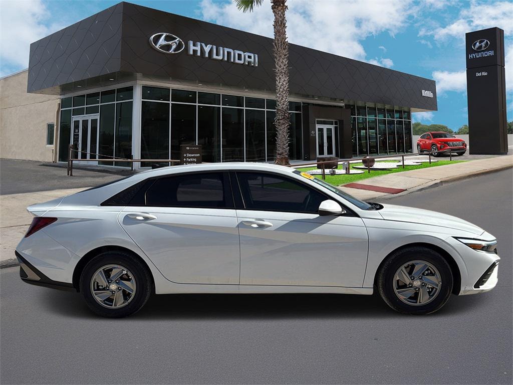 New 2026 Hyundai Elantra SE Sedan