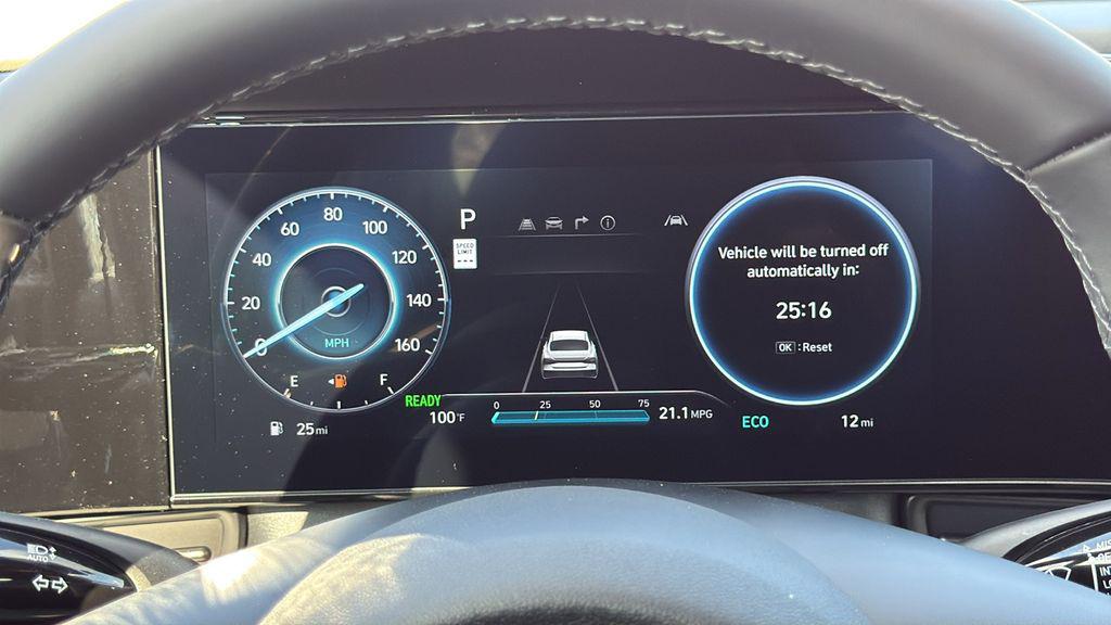 2025 Hyundai Elantra Limited - Photo 18