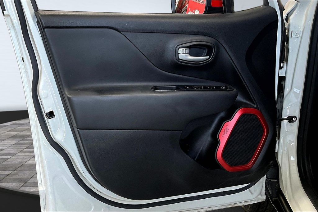 2023 Jeep Renegade Red Edition - Photo 20