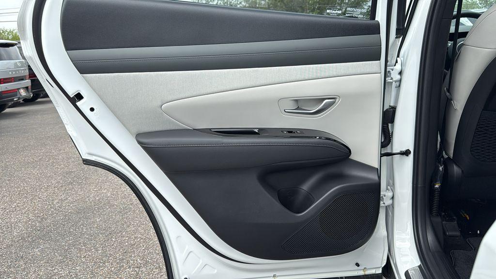 2025 Hyundai Tucson Limited - Photo 13