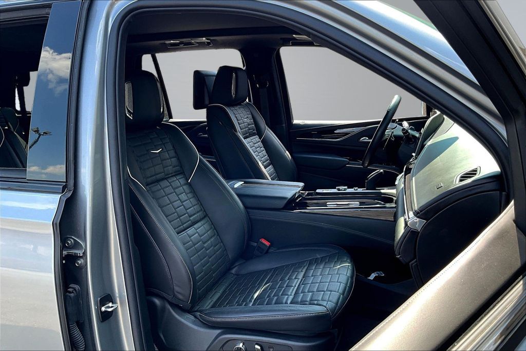 2024 Cadillac Escalade V-Series - Photo 29