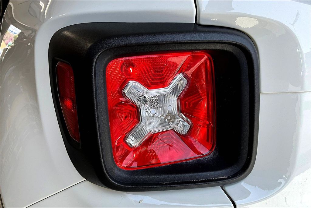 2023 Jeep Renegade Red Edition - Photo 23