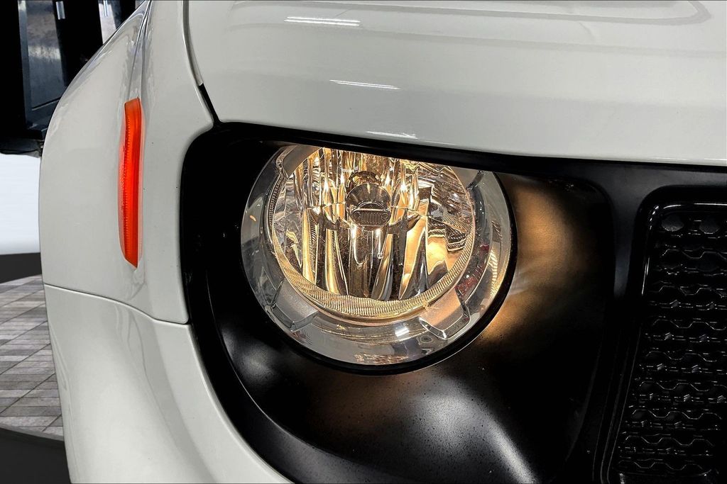 2023 Jeep Renegade Red Edition - Photo 32
