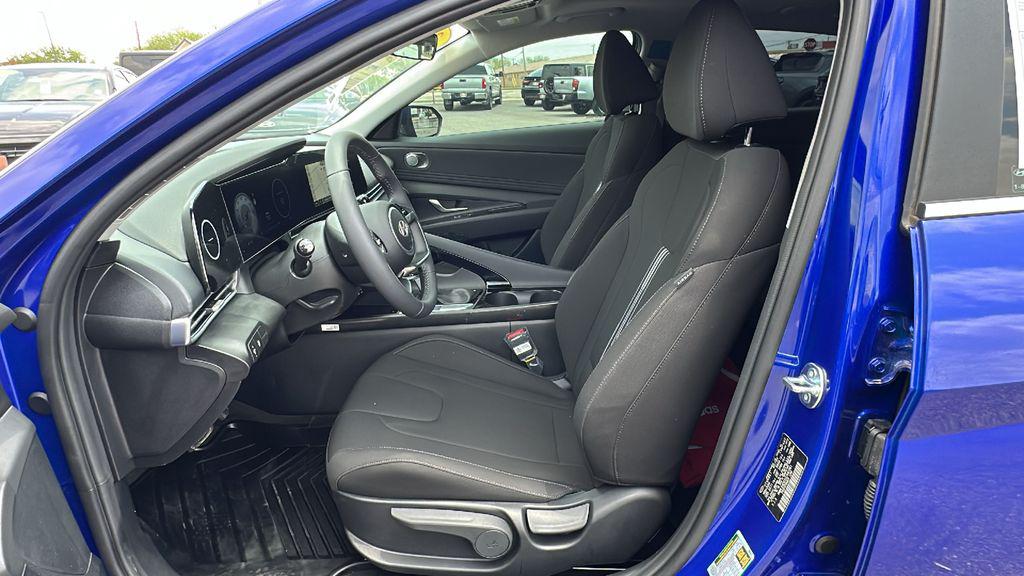 2025 Hyundai Elantra SEL - Photo 7