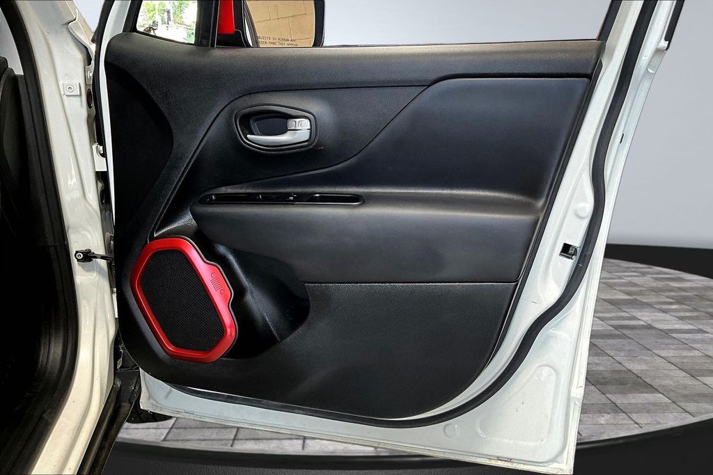2023 Jeep Renegade Red Edition - Photo 28