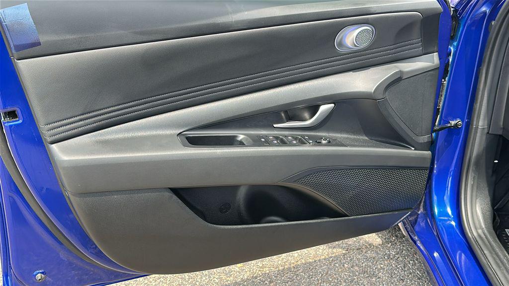 2025 Hyundai Elantra SEL - Photo 9