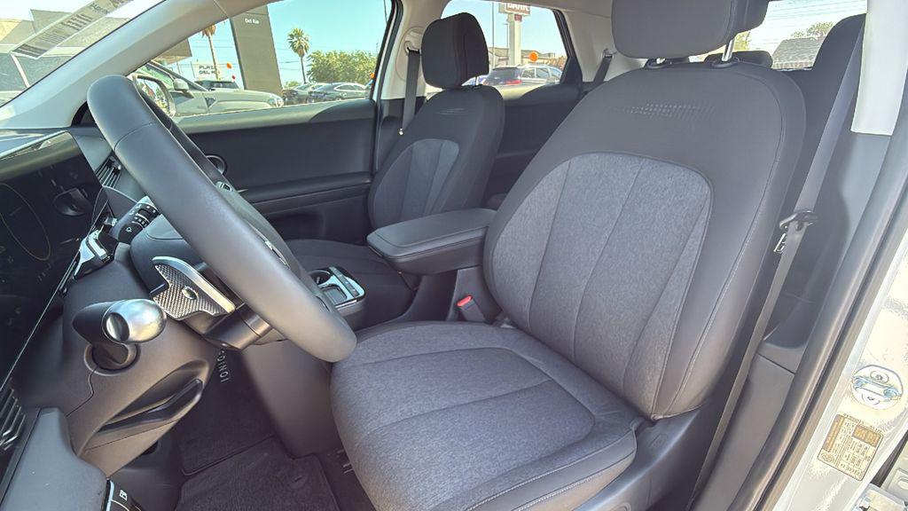 2025 Hyundai IONIQ 5 SE - Photo 12