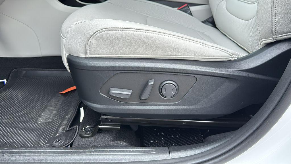 2025 Hyundai Tucson Limited - Photo 10