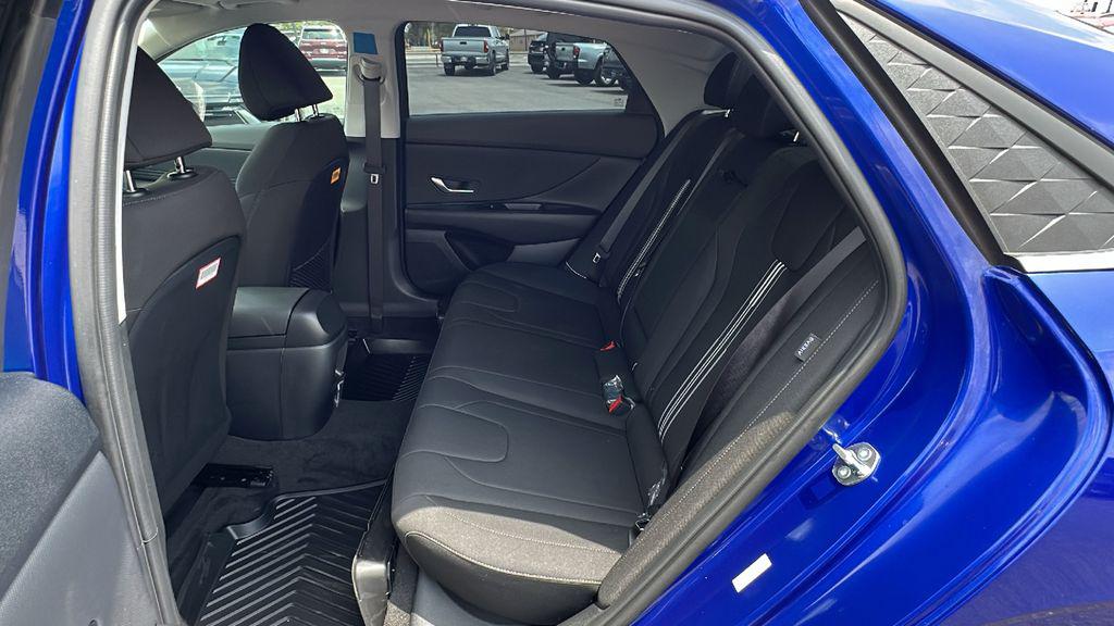 2025 Hyundai Elantra SEL - Photo 12