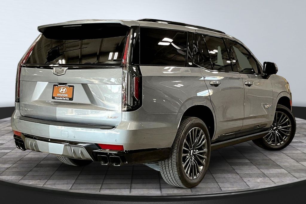 2024 Cadillac Escalade V-Series - Photo 7