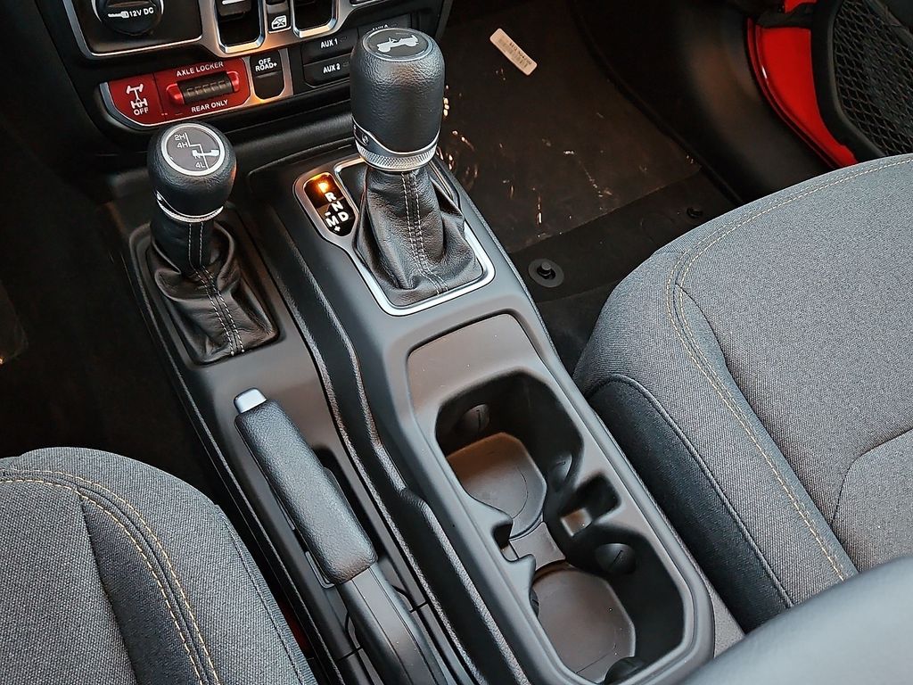 2025 Jeep Wrangler 4-Door Willys - Photo 13