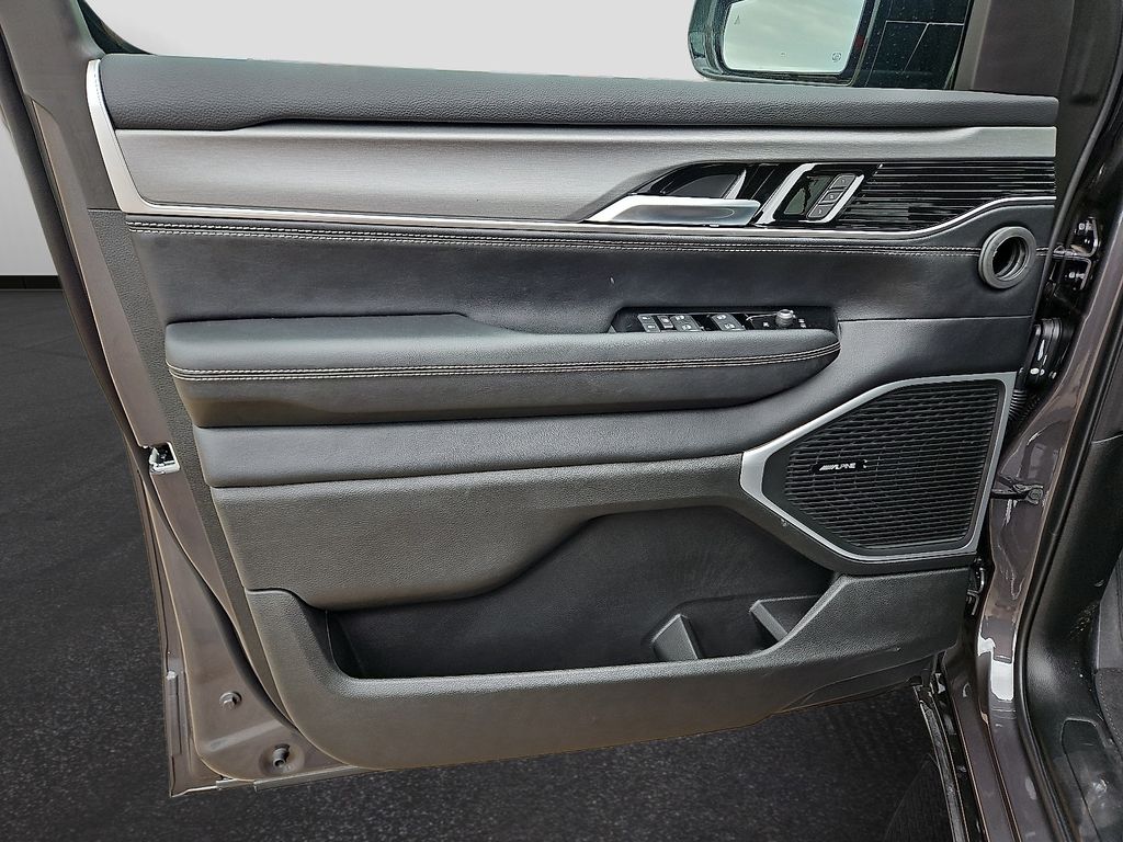 2025 Jeep Wagoneer Series I - Photo 14