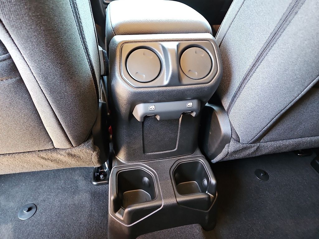 2025 Jeep Wrangler 4-Door Willys - Photo 8