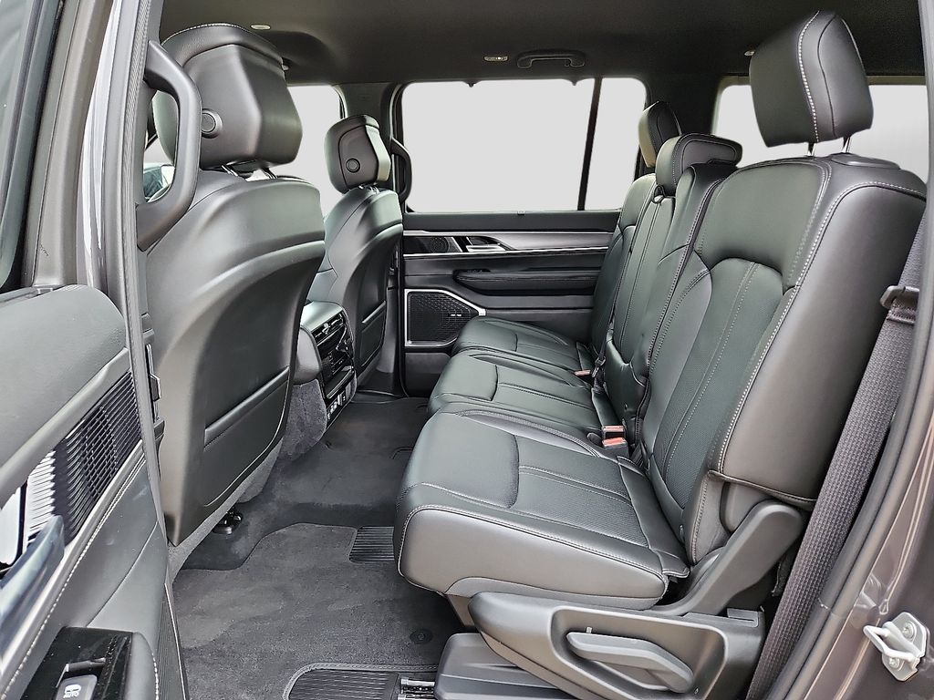 2025 Jeep Wagoneer Series I - Photo 9