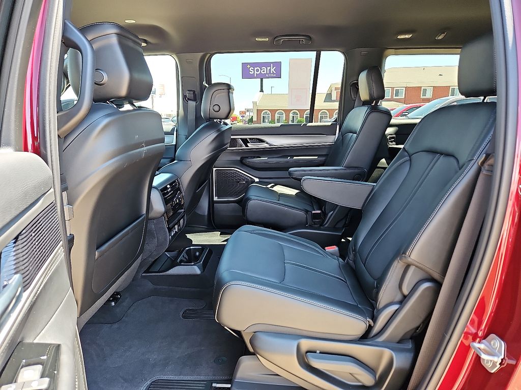 2025 Jeep Wagoneer Series II - Photo 9