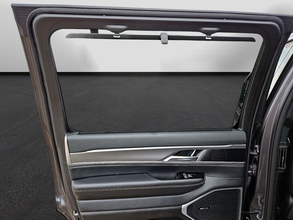 2025 Jeep Wagoneer Series I - Photo 13