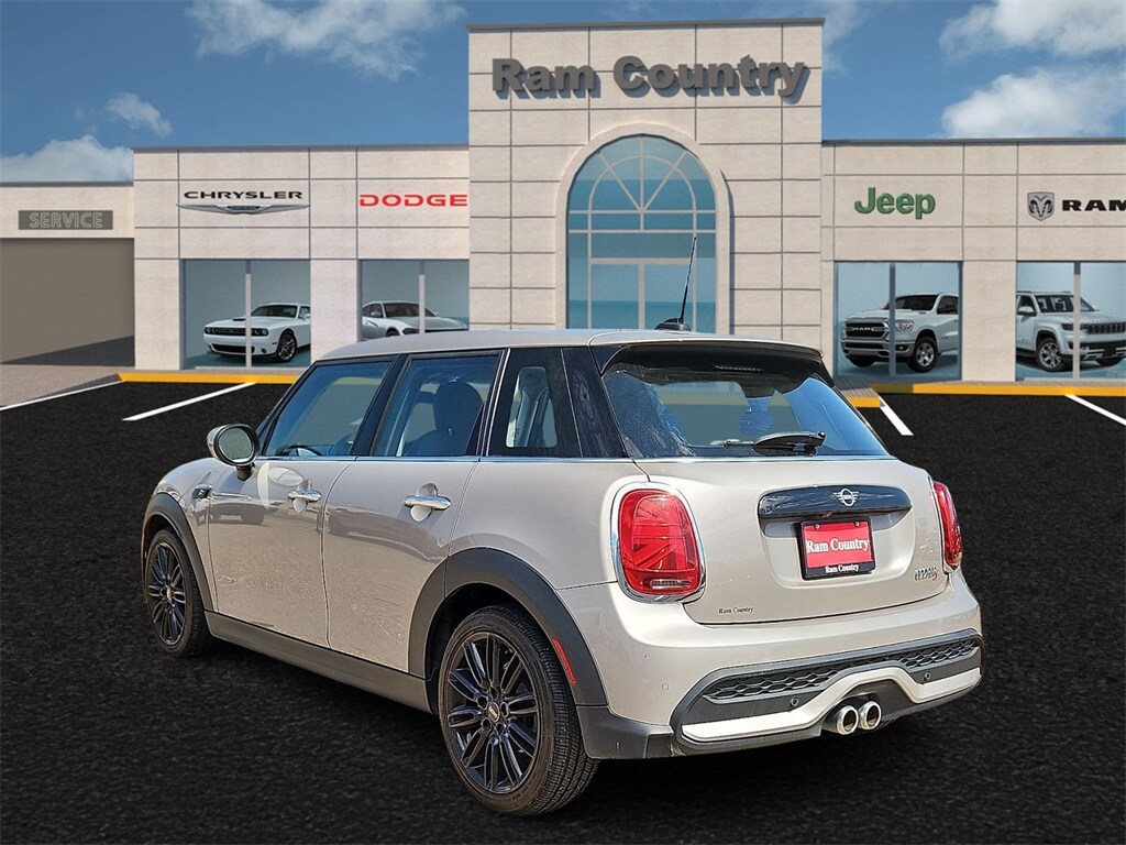 2024 Mini Cooper Signature photo 2