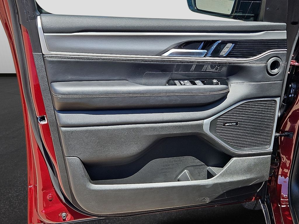 2025 Jeep Wagoneer Series II - Photo 13