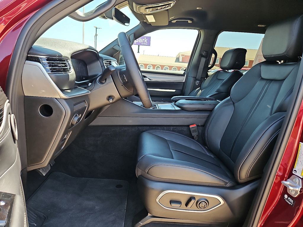 2025 Jeep Wagoneer Series II - Photo 10