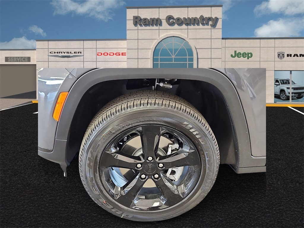 New 2025 Jeep Grand Cherokee L ALTITUDE X 4X4 Sport Utility