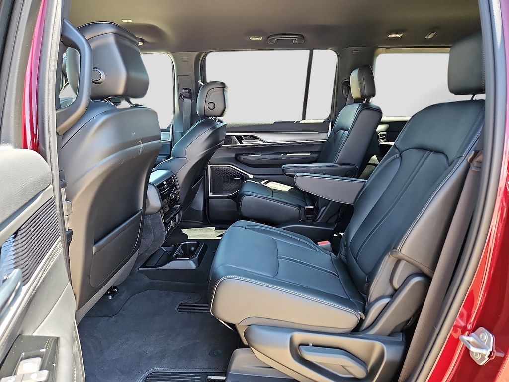 2025 Jeep Wagoneer Series II - Photo 9