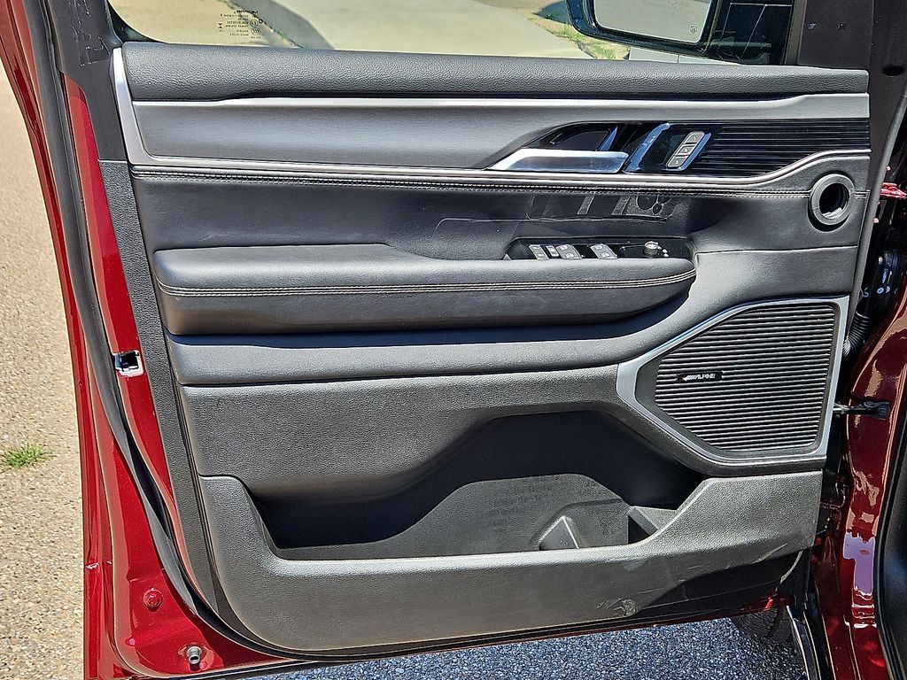 2025 Jeep Wagoneer Series II - Photo 13