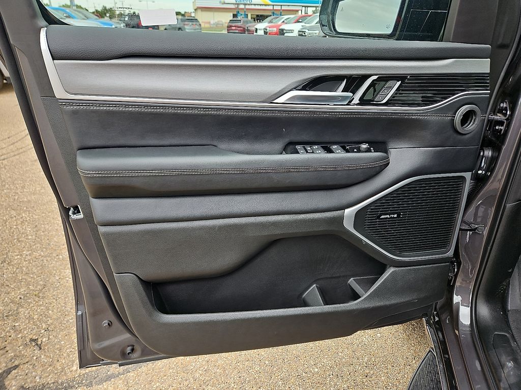 2025 Jeep Wagoneer Series I - Photo 14