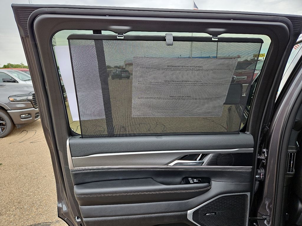 2025 Jeep Wagoneer Series I - Photo 13