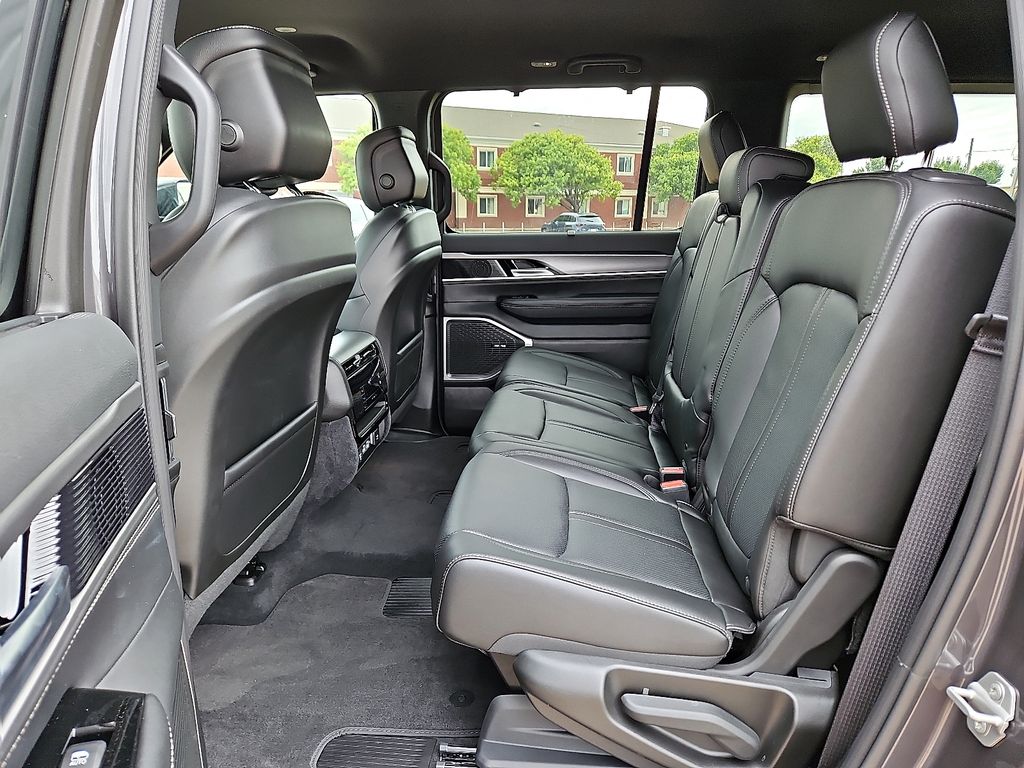 2025 Jeep Wagoneer Series I - Photo 9