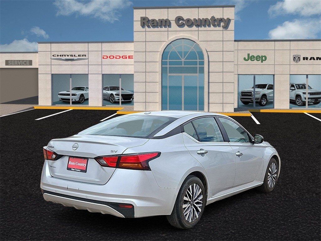 2024 Nissan Altima 2.5 SV photo 3