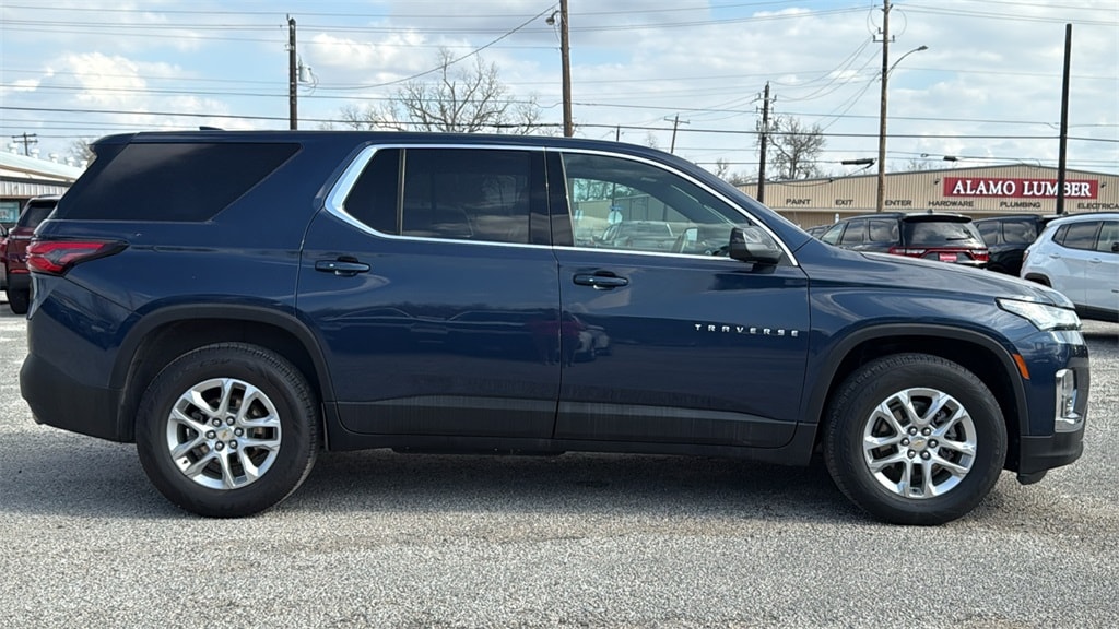 Used 2022 Chevrolet Traverse LS with VIN 1GNERFKW0NJ114704 for sale in Wharton, TX