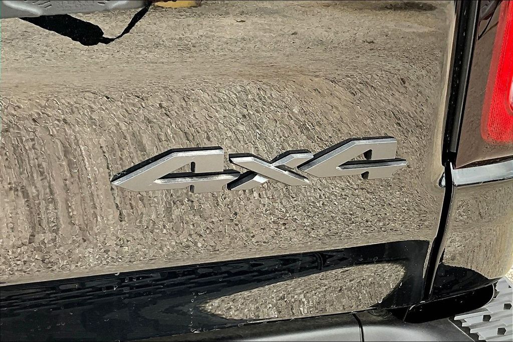 2026 RAM 1500 Warlock - Photo 10