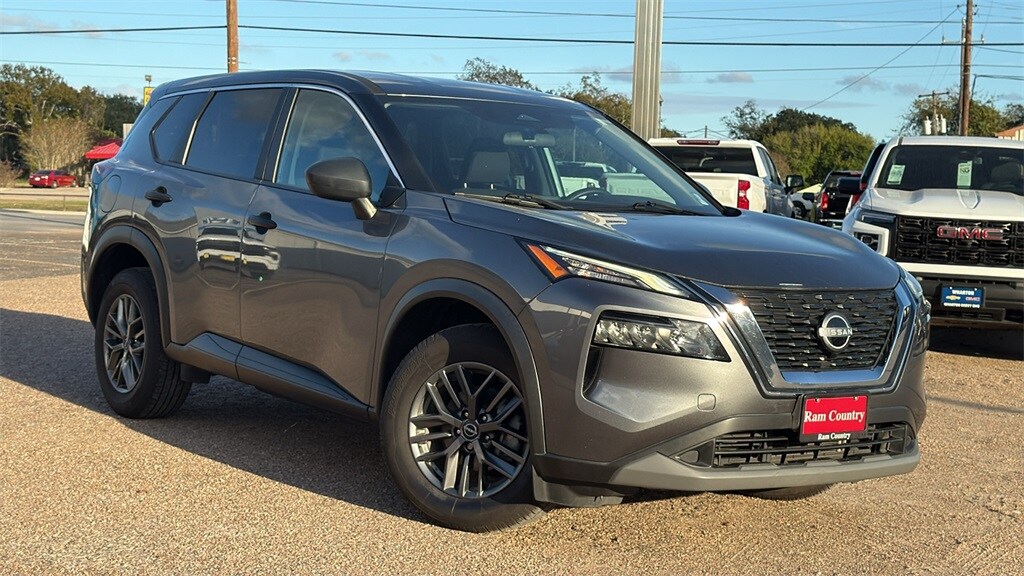 2023 Nissan Rogue S's photo