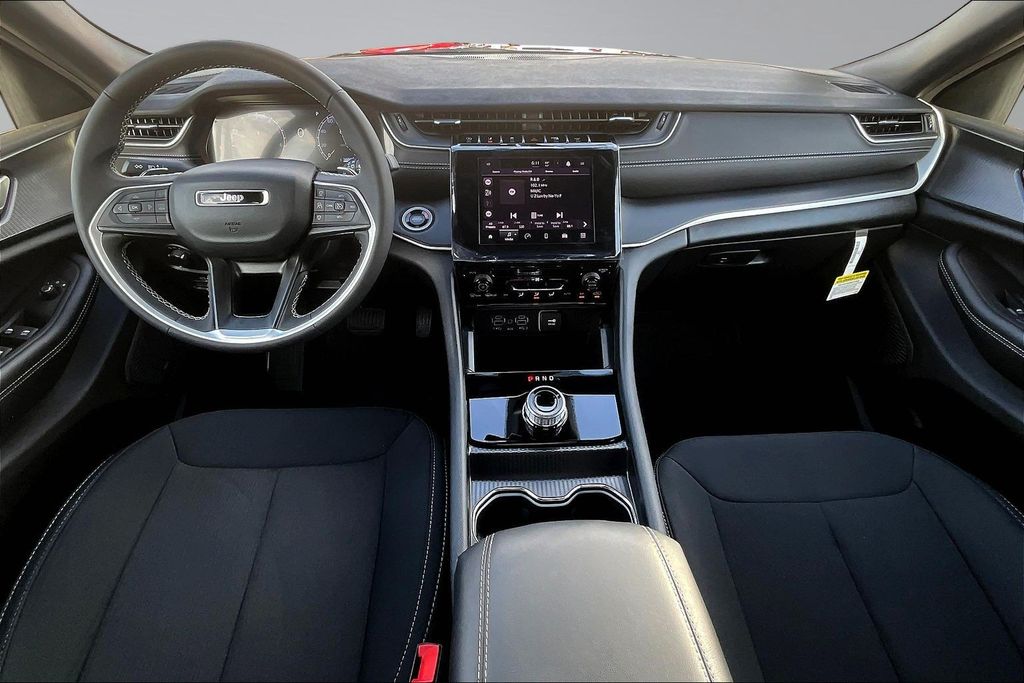 2025 Jeep Grand Cherokee L Laredo - Photo 6