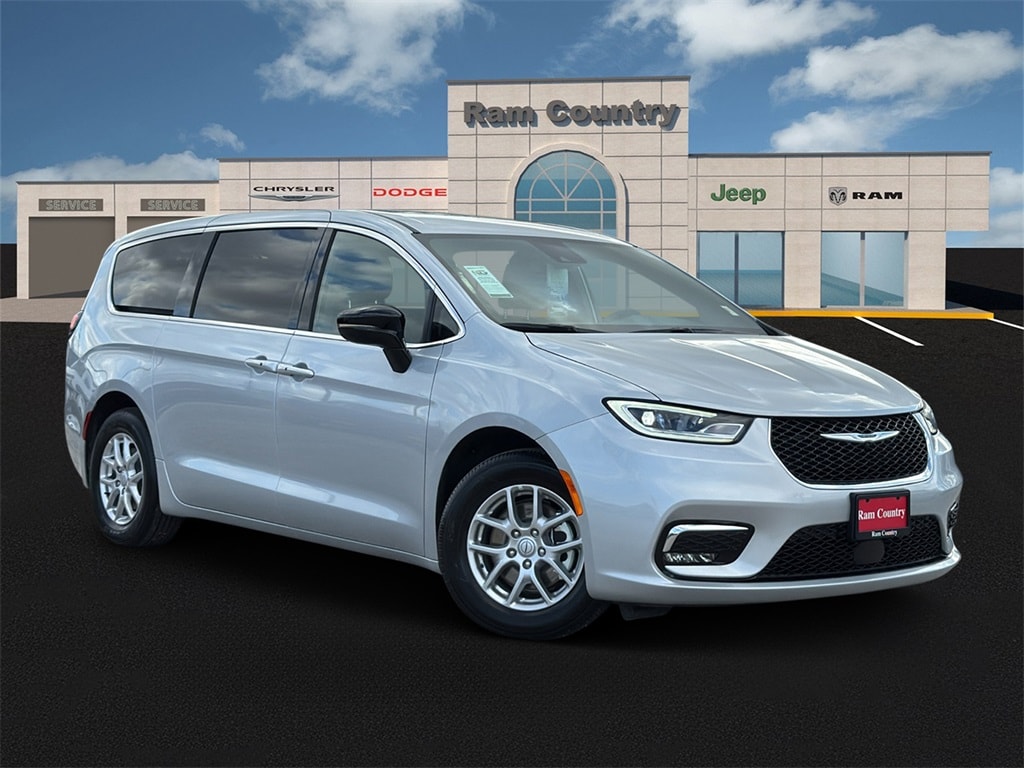 2026 Chrysler Pacifica Select's photo