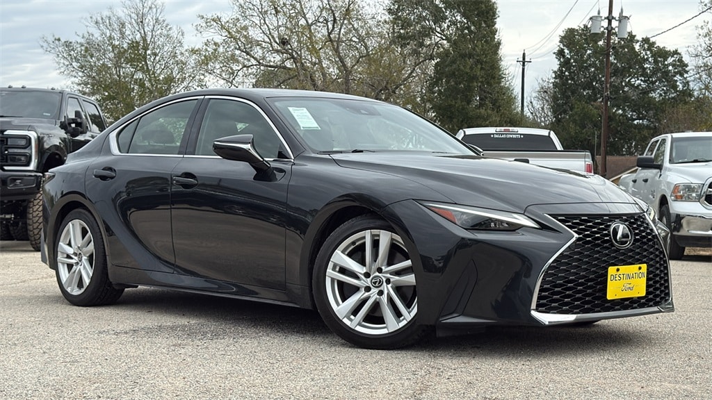 2023 Lexus IS 300's photo