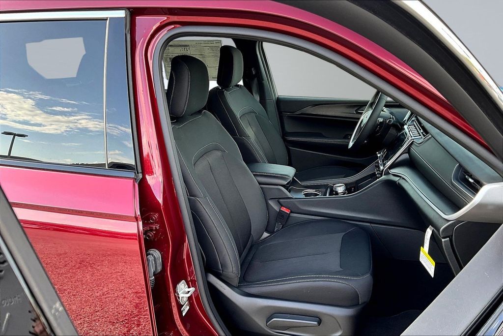 2025 Jeep Grand Cherokee L Laredo - Photo 12