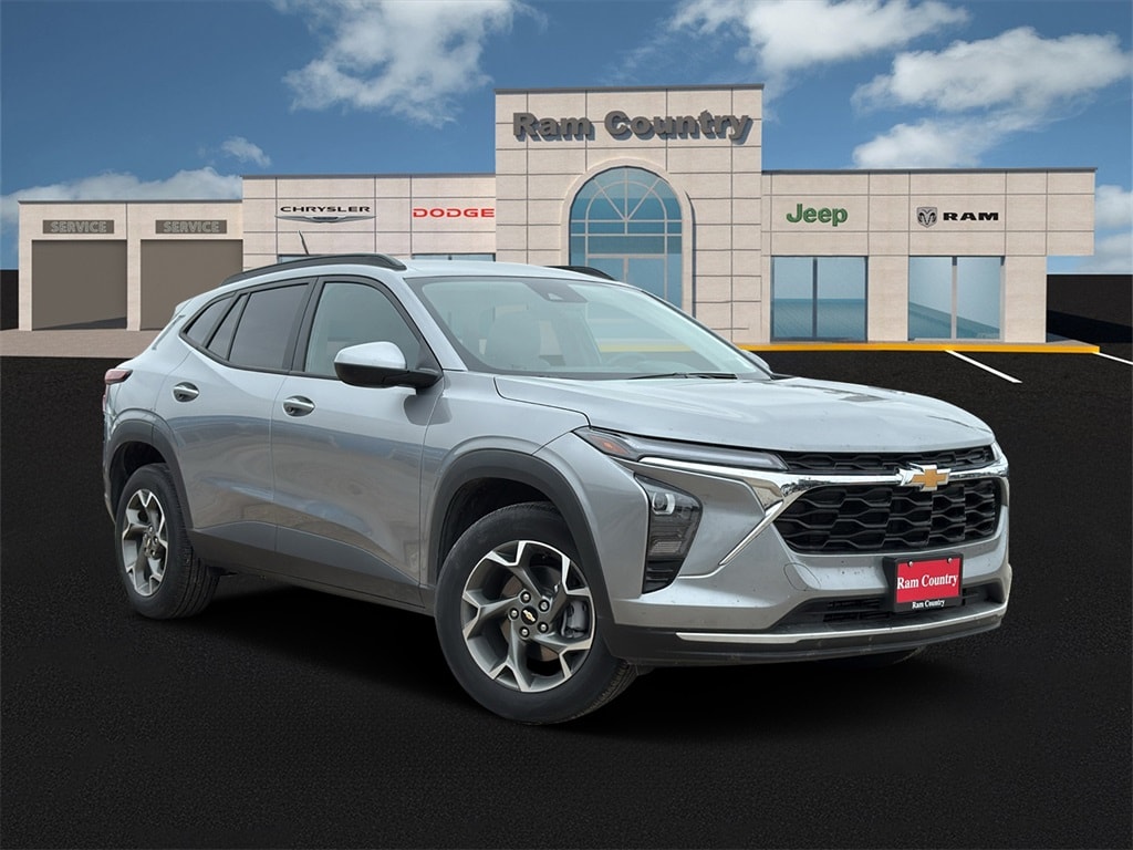 2025 Chevrolet Trax LT's photo