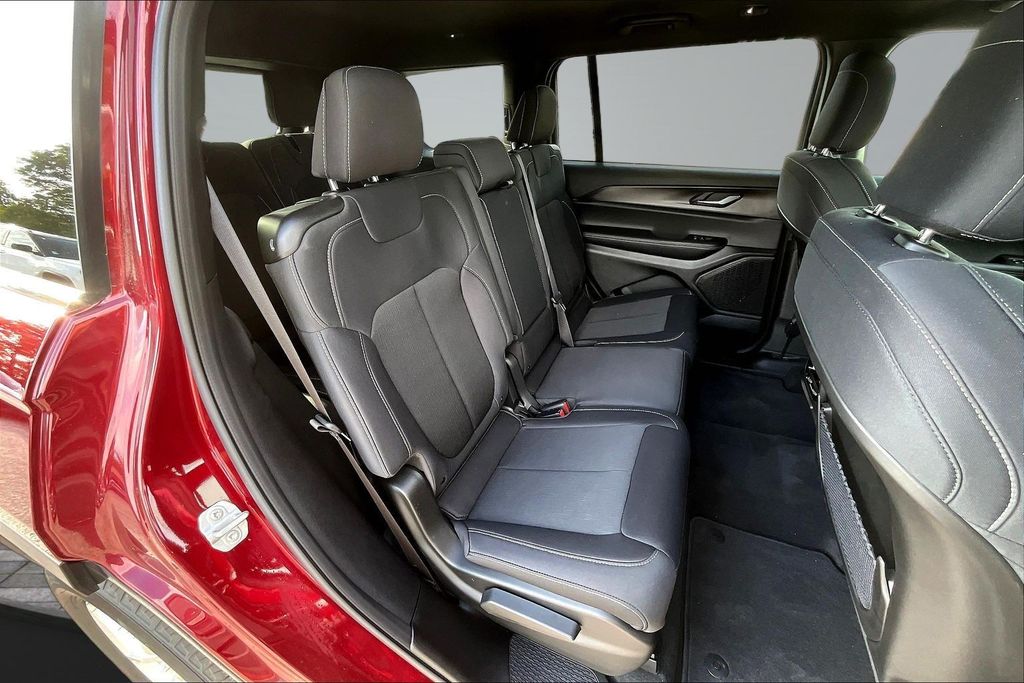 2025 Jeep Grand Cherokee L Laredo - Photo 11
