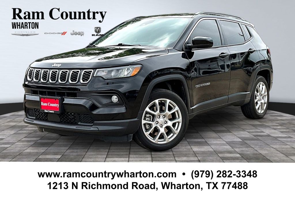 2024 Jeep Compass Latitude Lux 4X4's photo