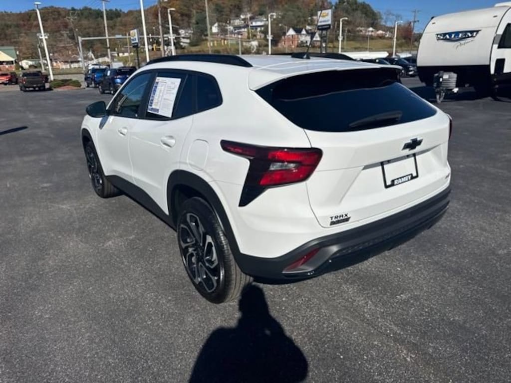 Used 2025 Chevrolet Trax 2RS SUV
