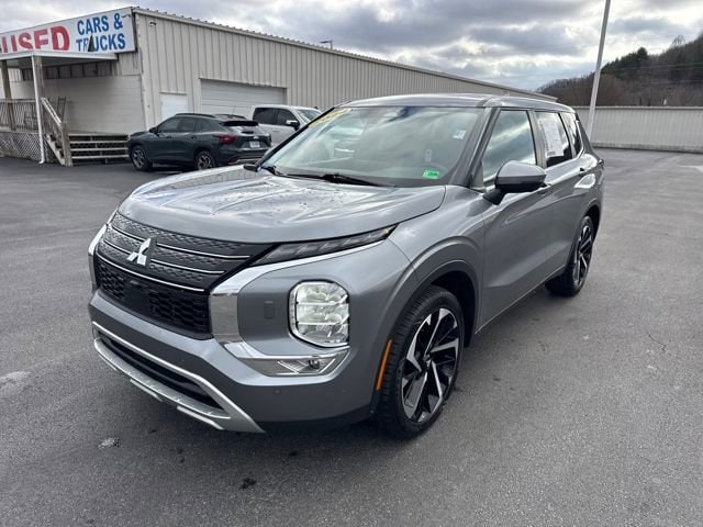 2024 Mitsubishi Outlander SE's photo