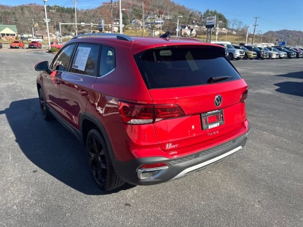 Used 2024 Volkswagen Taos SE