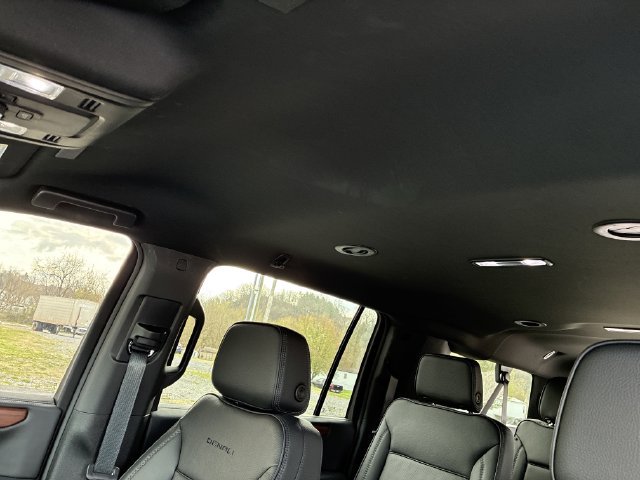 2025 GMC Yukon XL Denali - Photo 7