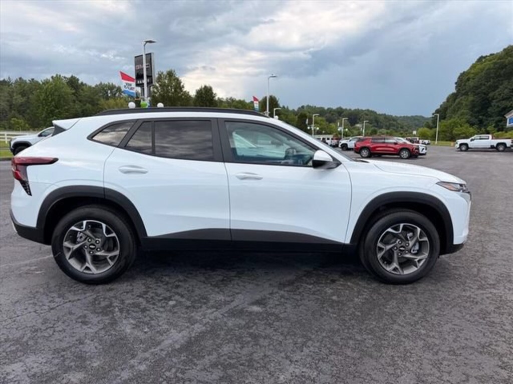 New 2026 Chevrolet Trax LT SUV